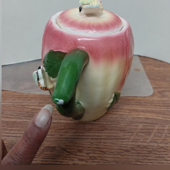 Vintage* 60s Hand-painted Tulip on Teapot with 3D Painted Bees Teapot - Picture 2 of 10